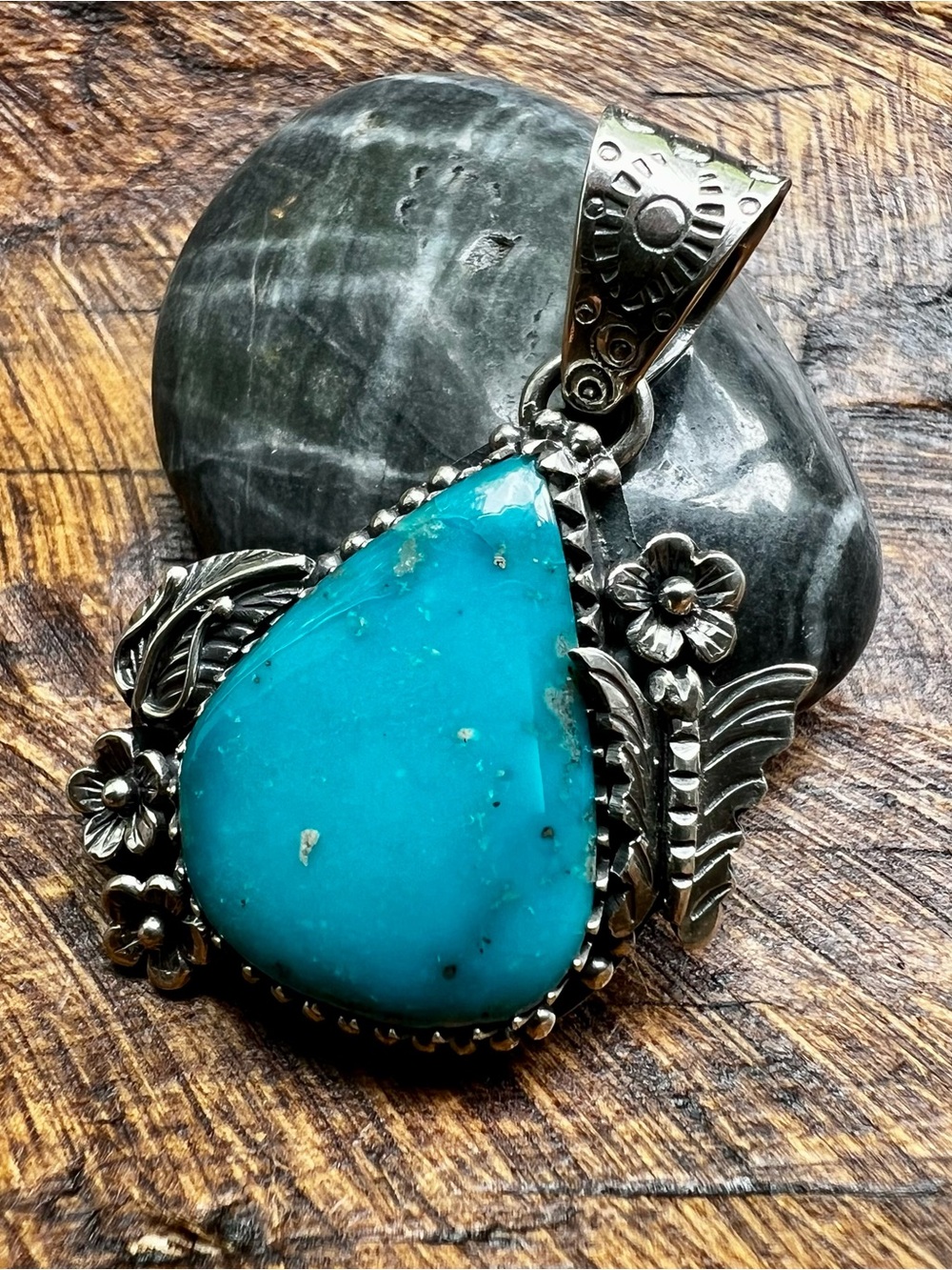 925 Sterling Silver Kingman Turquoise Teardrop Pendant Floral Southwest - Picture 3 of 12